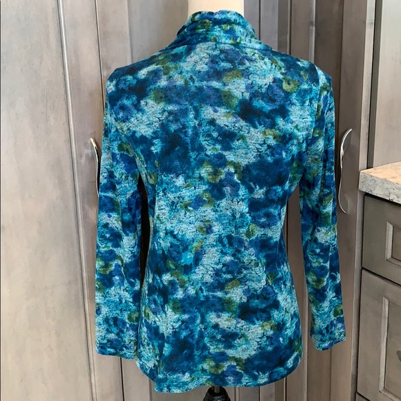 Lightweight Sweater ❤️ - Picture 2 of 4